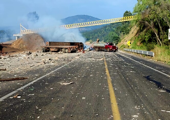 #Videos | Tragedia en la Siglo XXI, 7 muertos y una lesionada, saldo de choque entre tráiler y camioneta