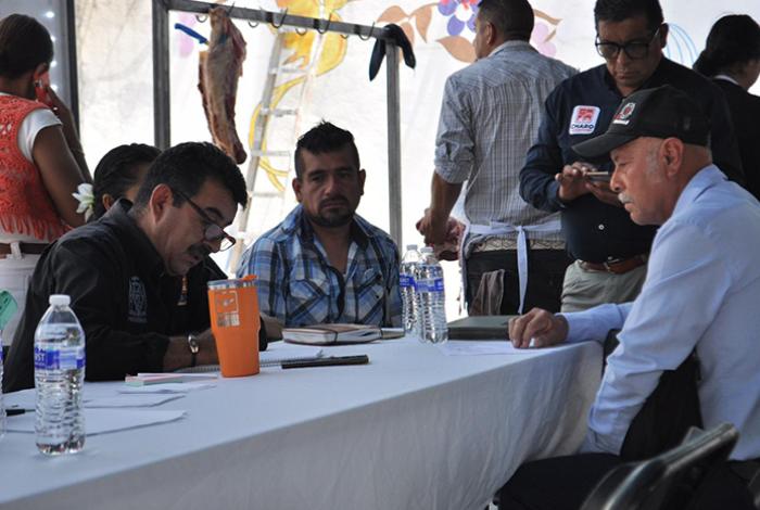 Viernes Ciudadano fortalece la economía familiar con apoyos directos a las familias charenses