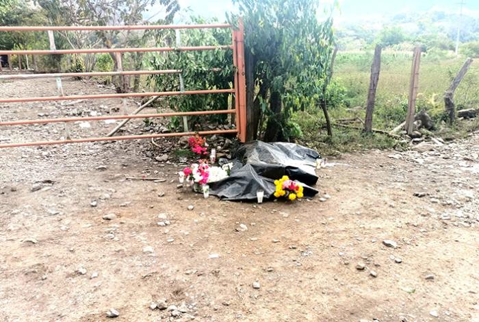 Violenta riña termina con un hombre asesinado a tiros, en Aquila