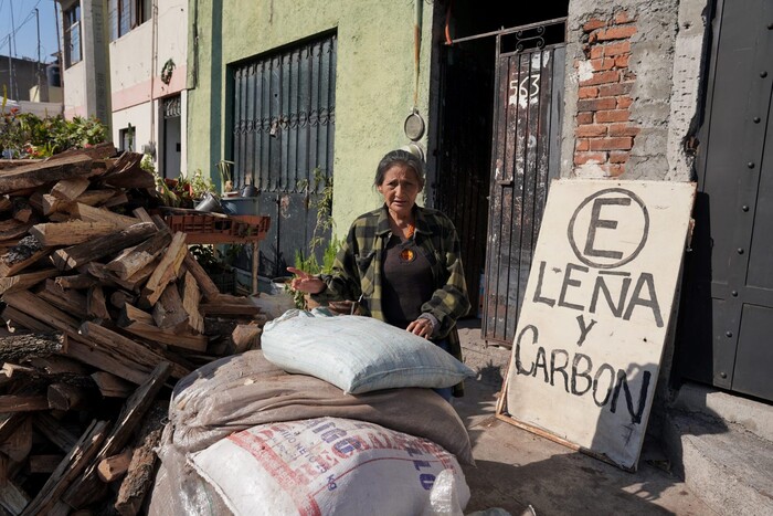 Visita a doña Socorro para que hagas una buena fogata este fin de año