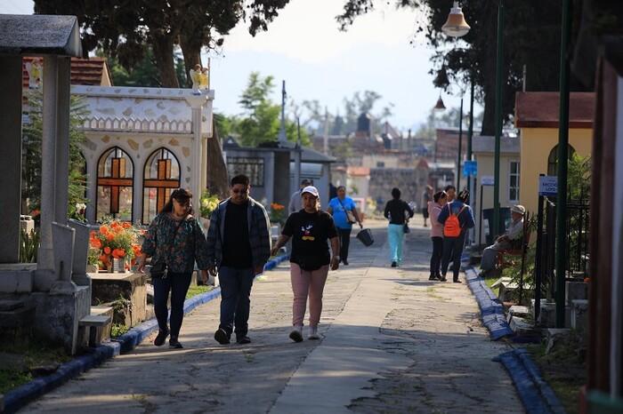 Visitantes del Panteón Municipal de Morelia destacan limpieza y seguridad