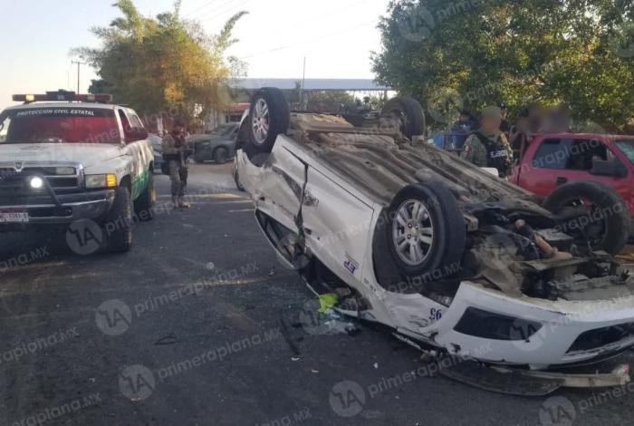 Volc4dura en carretera de Carácuaro deja tres lesi0nados