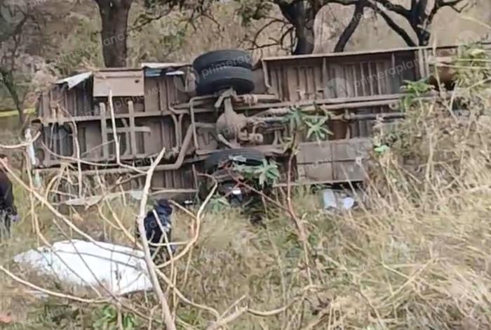 Volcadura de autobús de jornaleros dejó un mu3rto y 20 her1dos, en La Piedad
