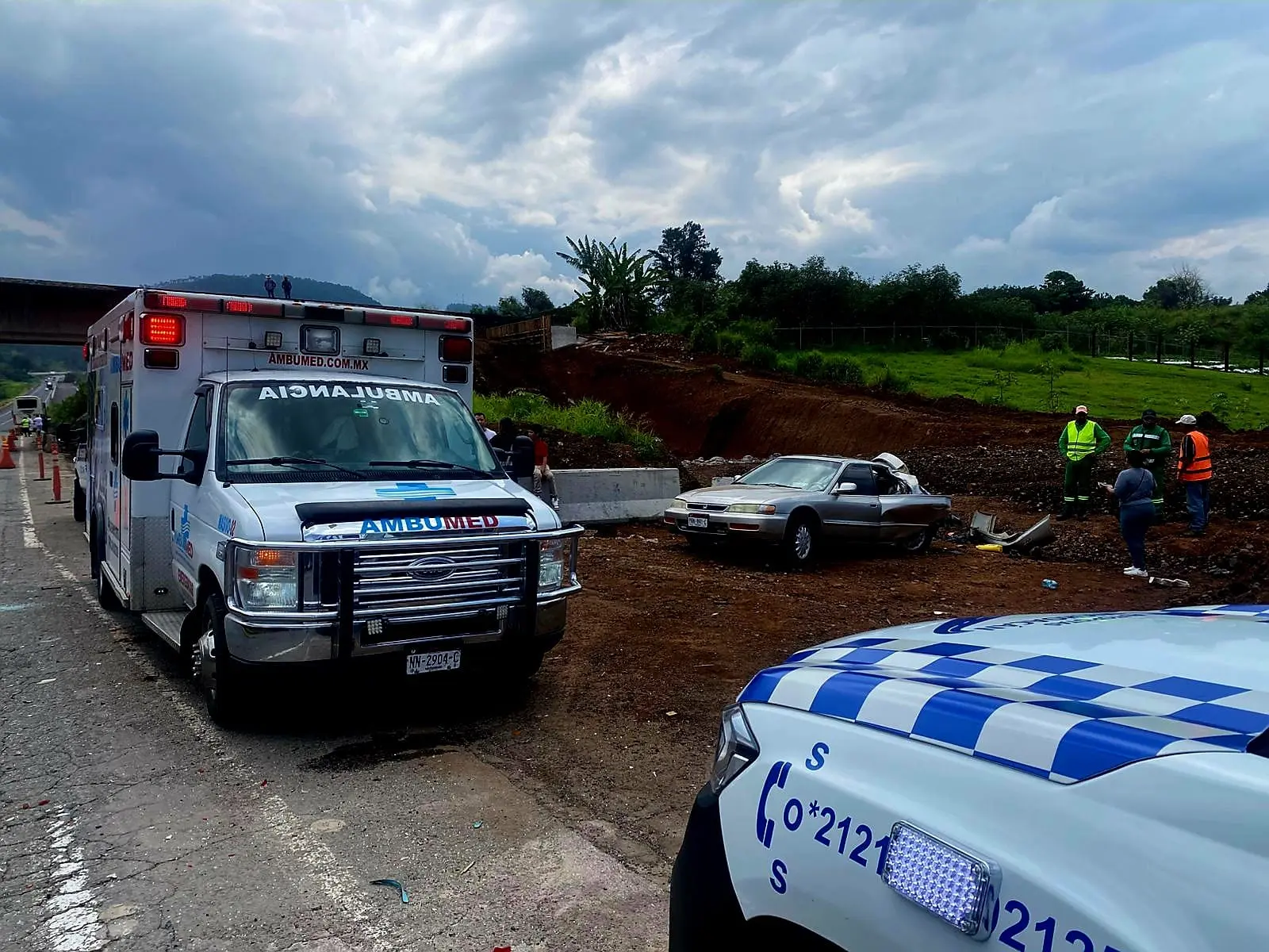 Volcadura deja 6 heridos en la Siglo XXI