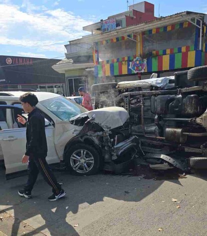 Volcadura deja tres heridos en Uruapan