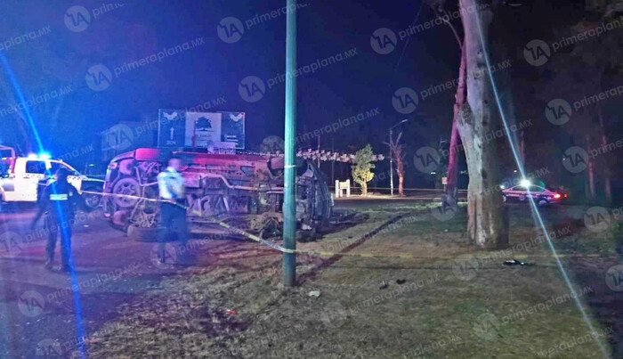 Volcadura frente a Capula deja una mujer muerta