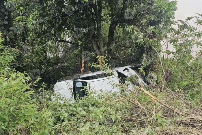 Volcadura provoca cierre en la Queréndaro-Zinapécuaro