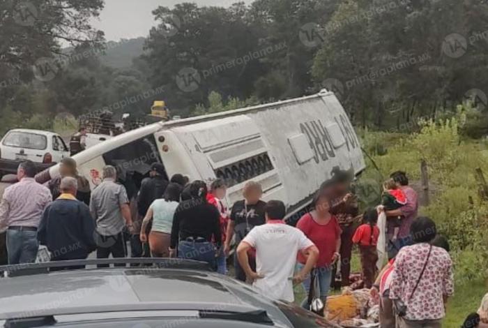Vuelca autobús con pasajeros en la Quiroga-Zacapu