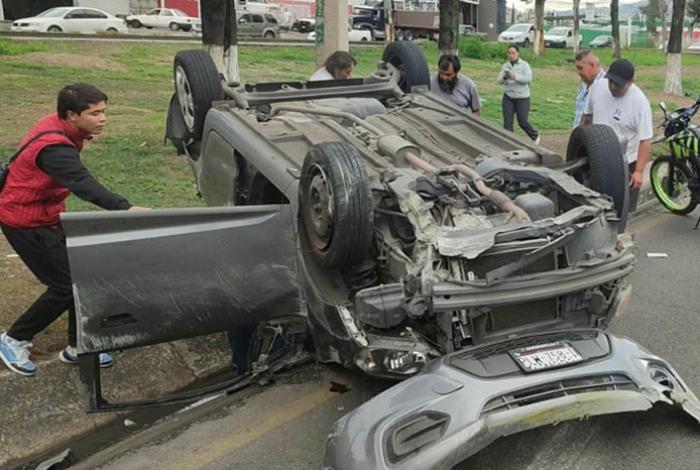 Vuelca camioneta en el Libramiento Norte de Morelia: hay lesionados