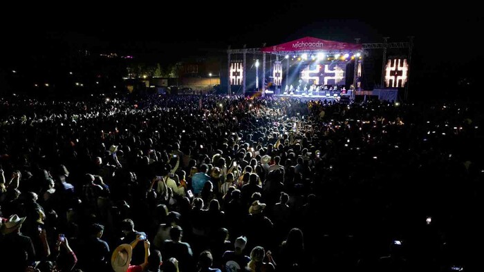 Éxito total, más de 25 mil cantaron con La Arrolladora en el Festival Michoacán de Origen