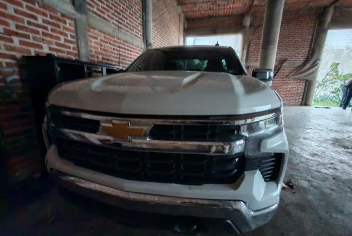 ¿Y la Cheyenne apá? Aseguran camioneta robada y cinco placas de circulación