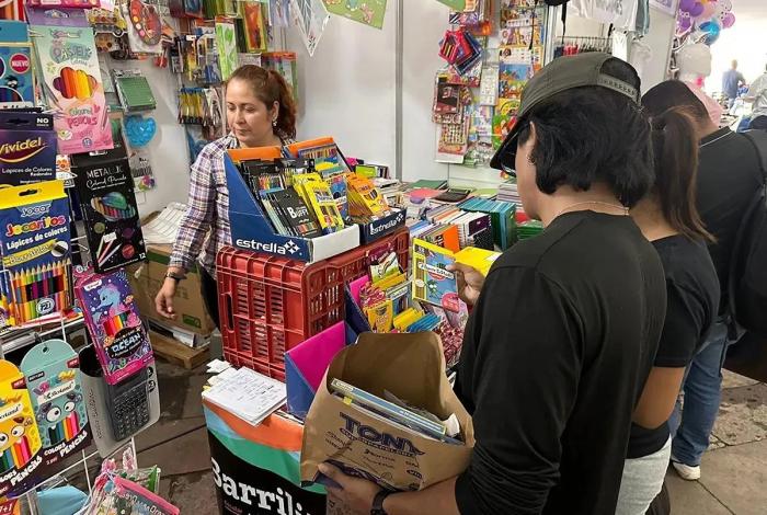 Ya arrancó la Expo Regreso a Clases en Morelia; 58 expositores ofertarán útiles, uniformes y calzado