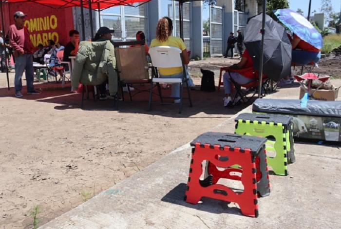 Ya hay gente haciendo fila en el Estadio Morelos para el canje de boletos para Carín León; la entrega empieza mañana