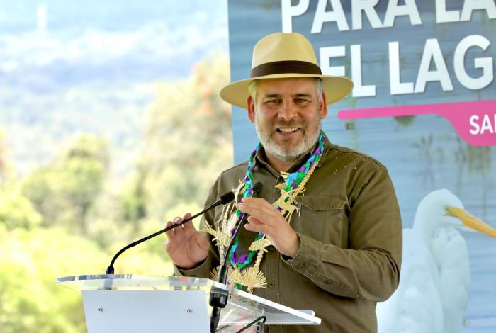 Ya viene el Guardián del Agua para combatir la extracción ilegal: Bedolla