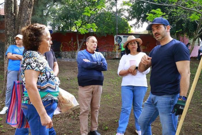 Yankel Benítez encabeza jornada ciudadana de limpieza en Lomas de Santiaguito