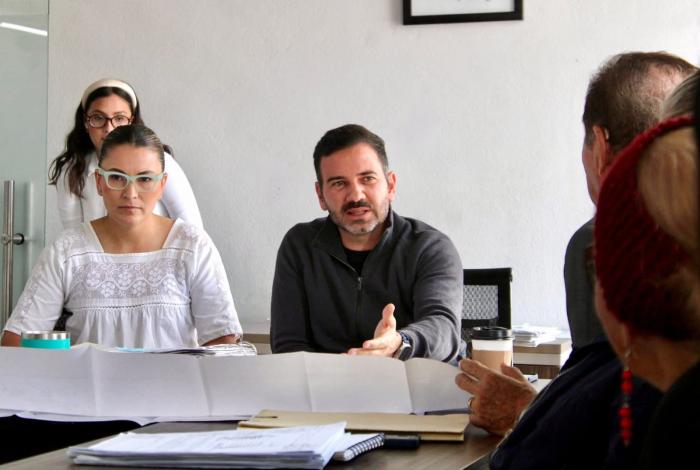 Yankel Benítez escucha necesidades de colonia Fuerza Tarasca