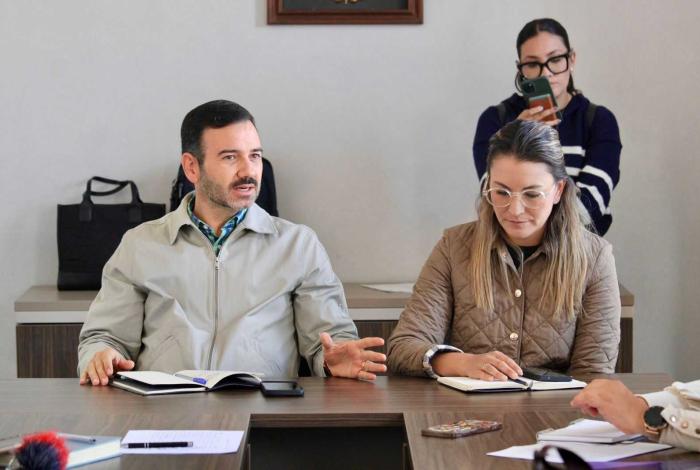 Yankel Benítez mantiene mesa de trabajo con vecinos de Ríos Mexicanos