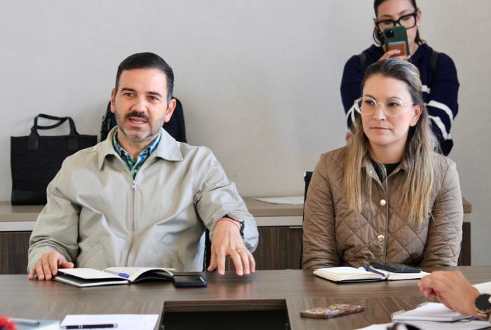 Yankel Benítez mantiene mesa de trabajo con vecinos de Ríos Mexicanos