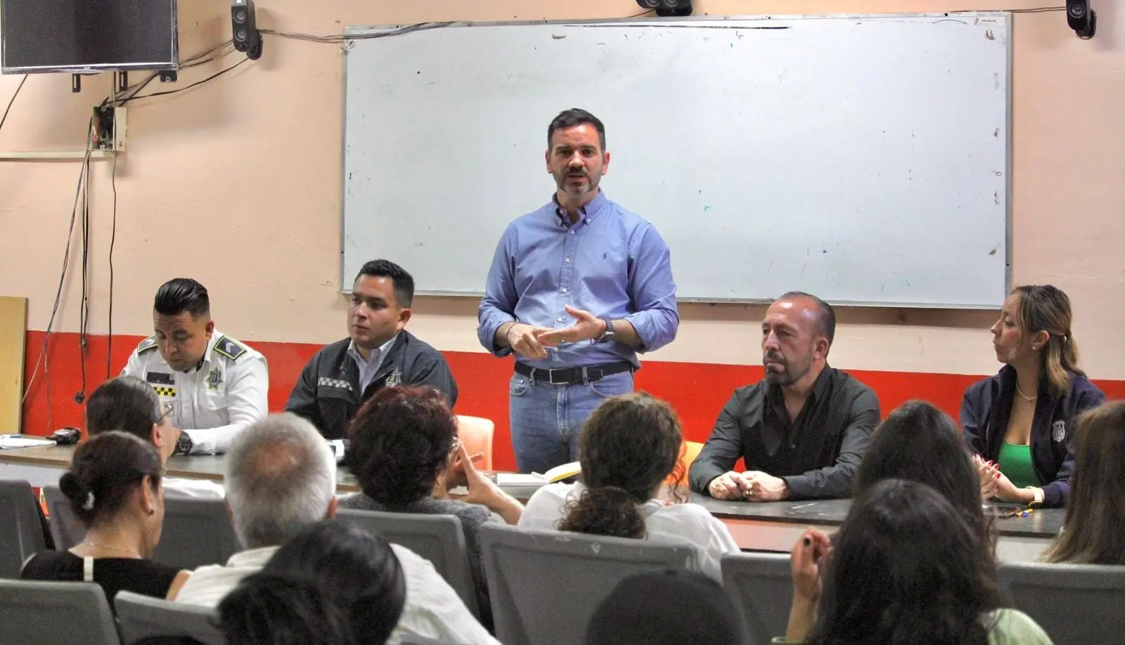 Yankel Benítez visita Lomas de Morelia por renovación de encargatura del orden