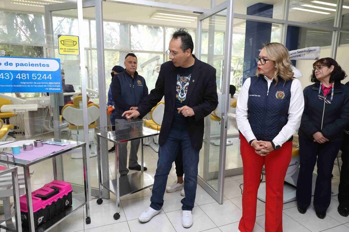 Yarabí Ávila entrega equipamiento a la Facultad de Odontología; se fortalece preparación de las y los estudiantes 