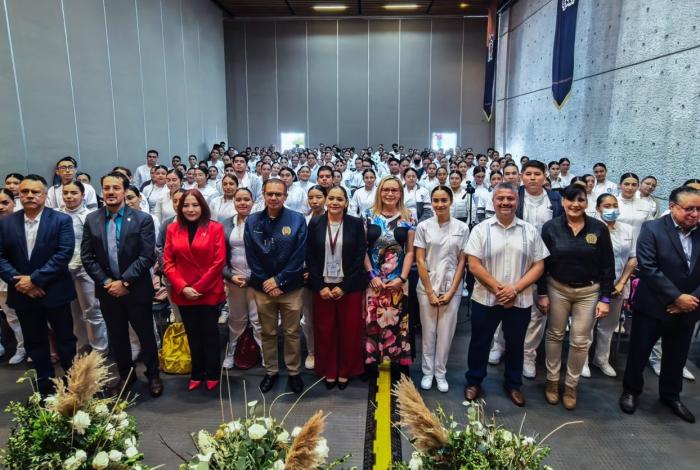 Yarabí Ávila insta a estudiantes de enfermería a dejar un legado positivo