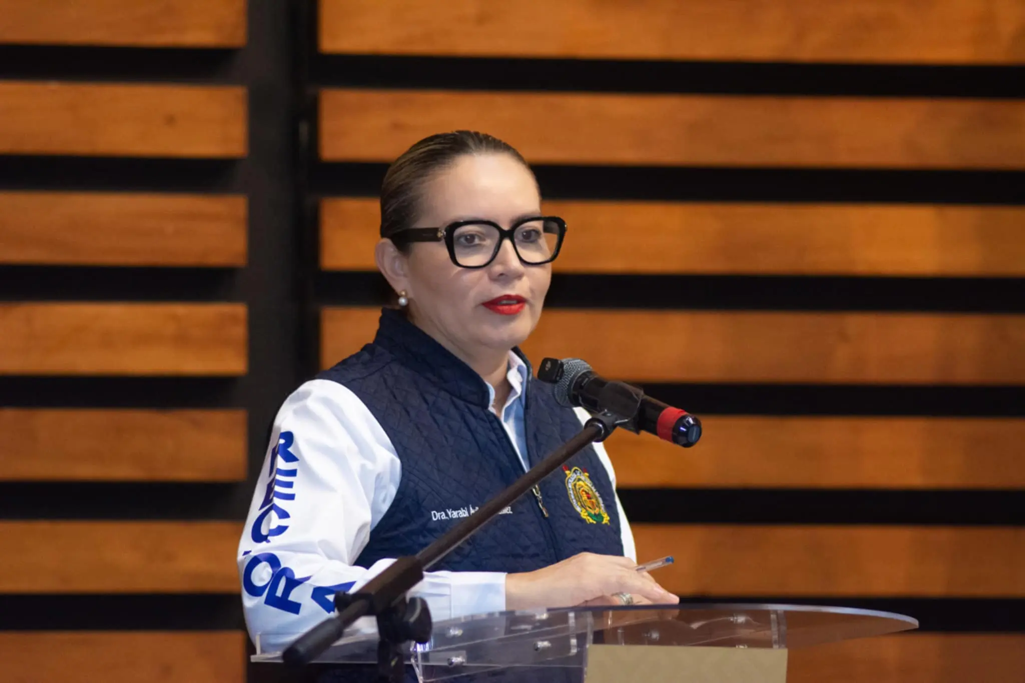 Yarabí Ávila llama a estudiantes a realizar su servicio social con vocación de servir