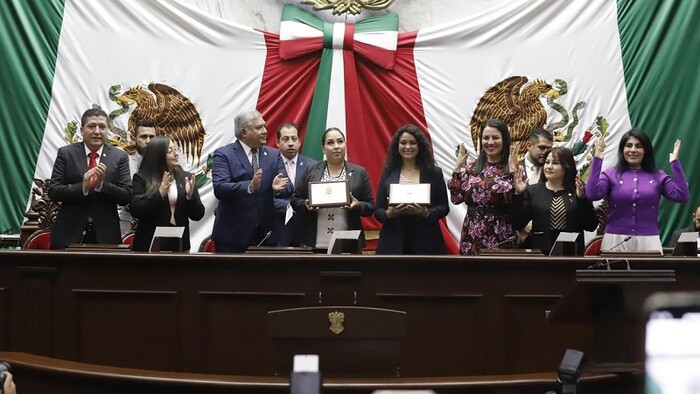 Yareni Pérez y Jannet Hernández reciben Condecoración “La Mujer Michoacana 2025”