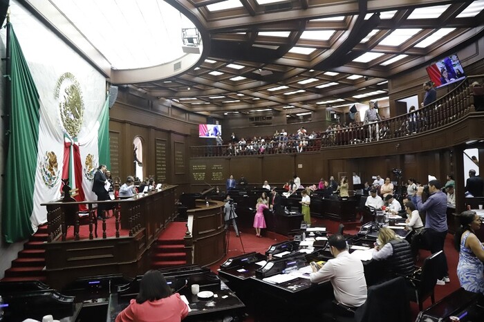 Yareni Pérez y Jeannet Hernández reciben condecoración ‘La Mujer Michoacana’ 2025