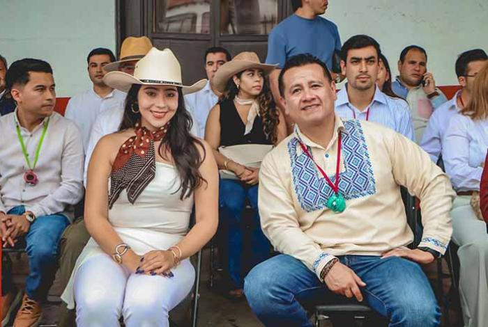 Yohana Mendoza respalda a Carlos Torres Piña: "Es el funcionario que puede dar certeza a la justicia en Michoacán"