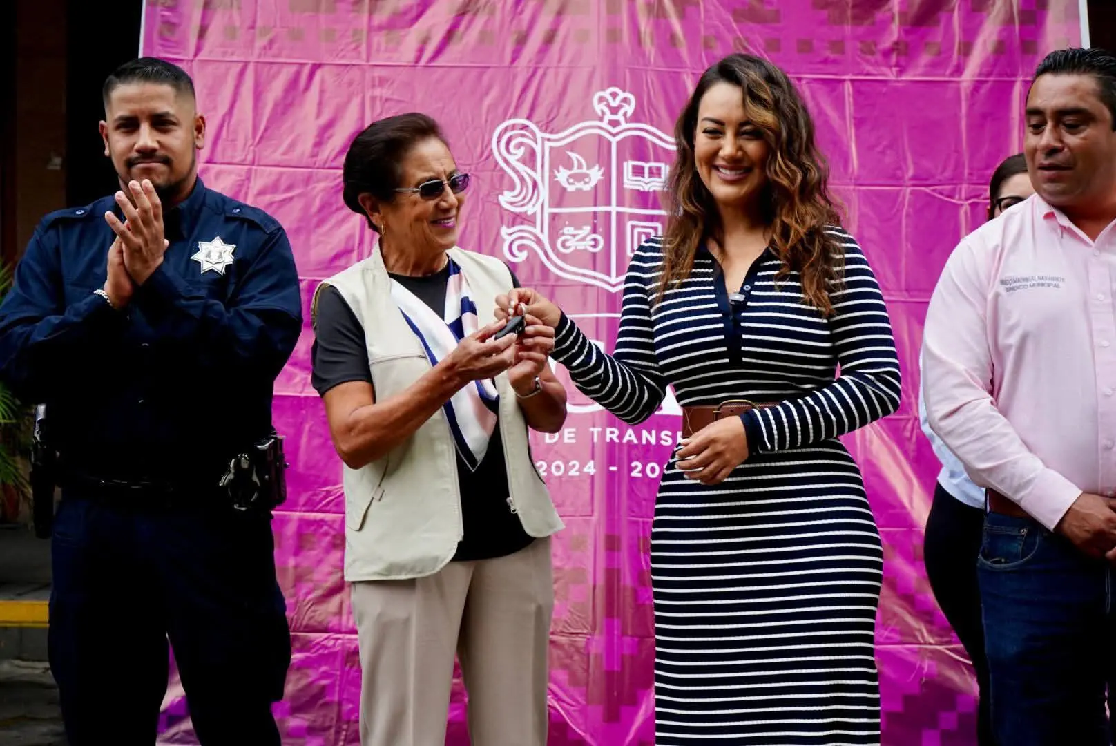 Zacapu fortalece su seguridad con más patrullas y equipamiento: Mónica Valdez