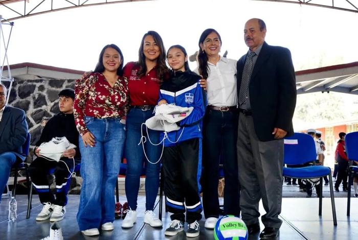 Zacapu recibe 2,874 tenis escolares del Gobierno del Estado como parte del programa “Jalo a Estudiar, Jalo por la Paz”